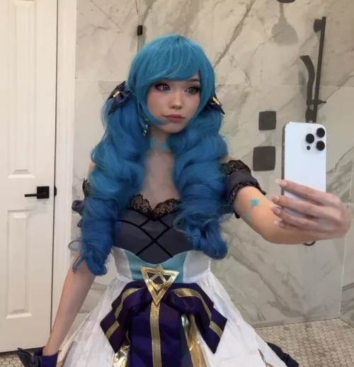 Queen Emi’s cosplay is perfect