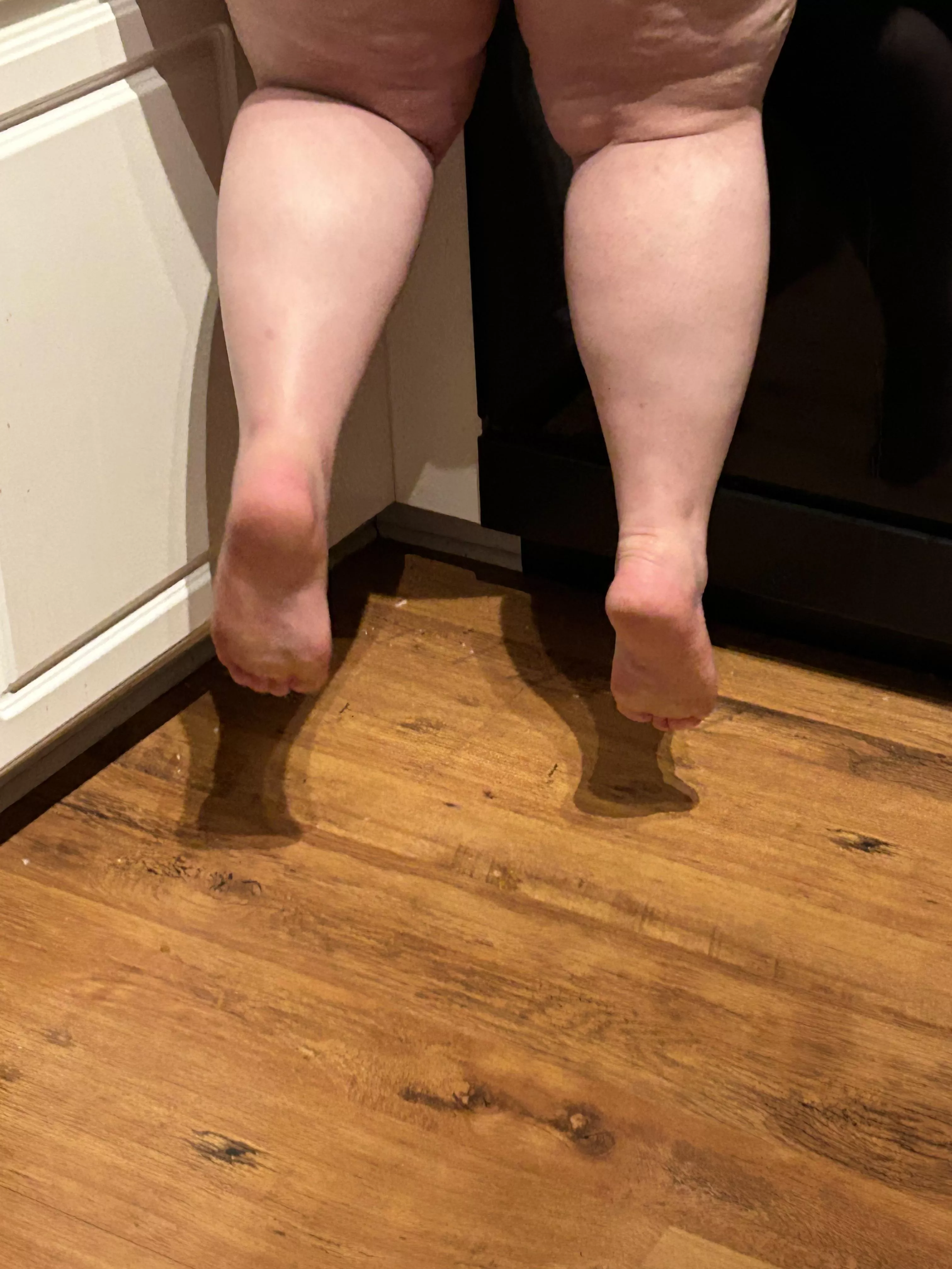 Rare sighting of plump feet in flight 😳🫣🥵🫡