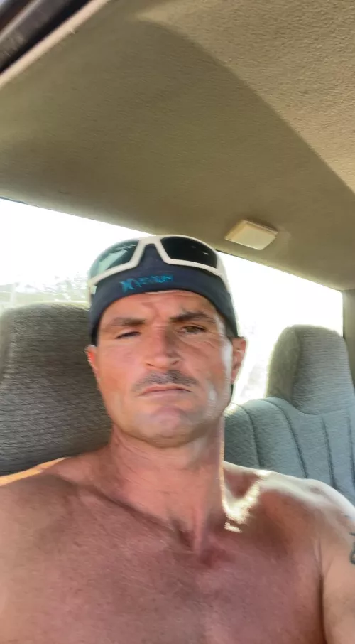 Recently single looking for a chick to kick it with 