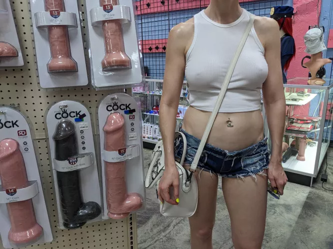 Saturday shopping: which one should I choose? 😜
These are definitely too big for my tiny body 😆