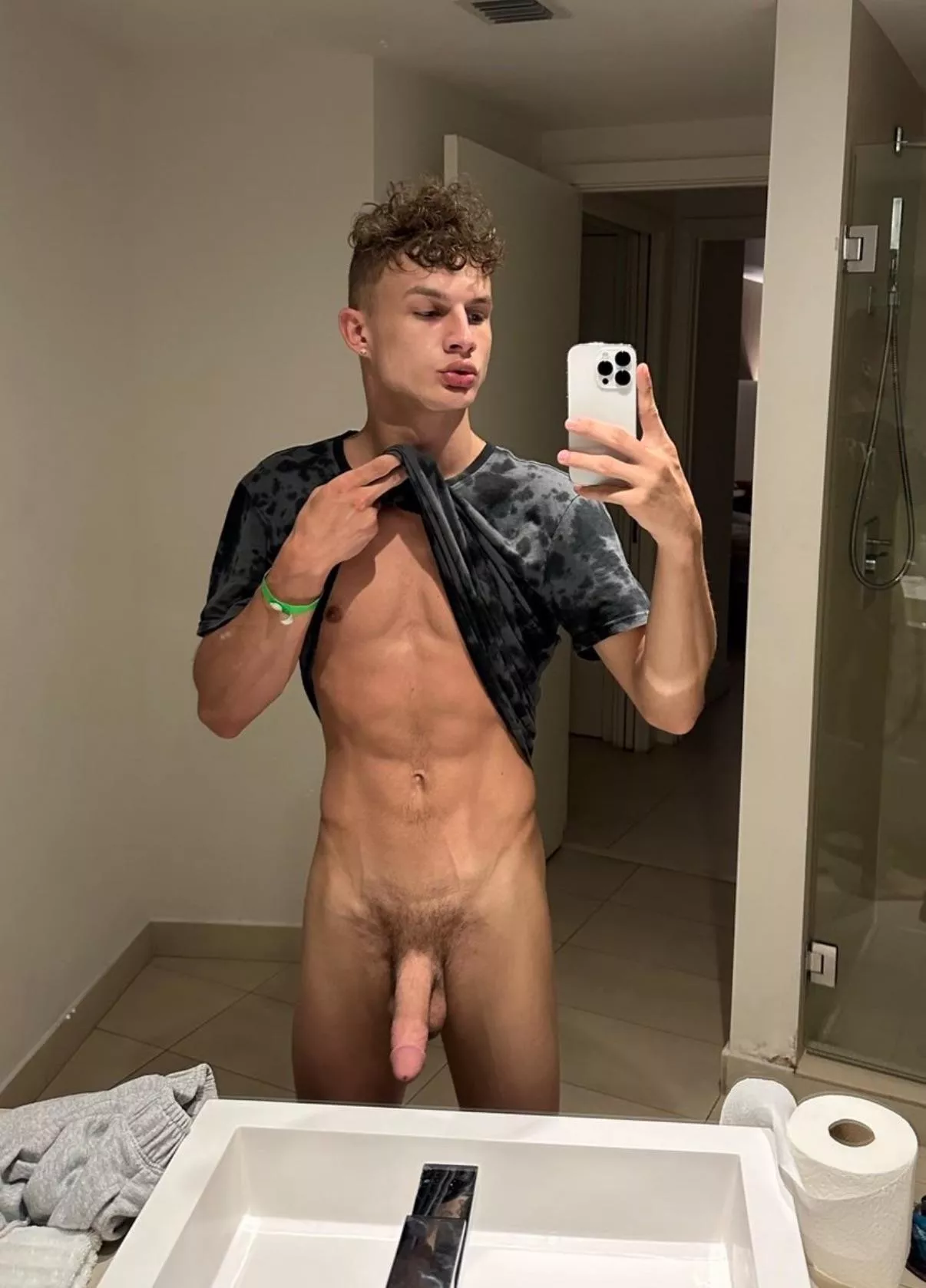 say ‘hi’ i’ll send you nudes