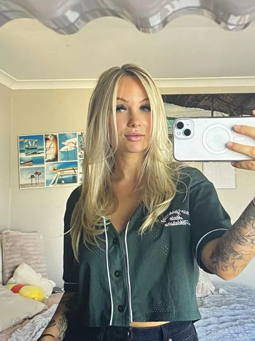 (Scotland) should i take everything off babe? 