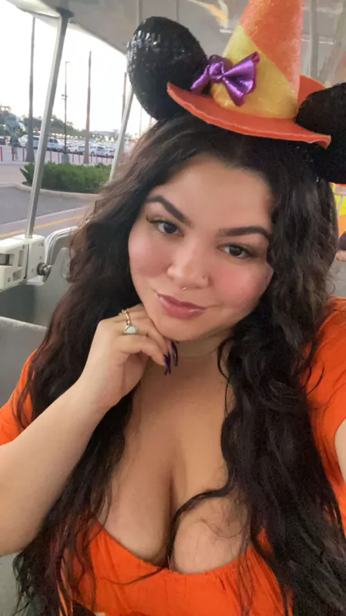 Sexy witches solo night in the parks🧙