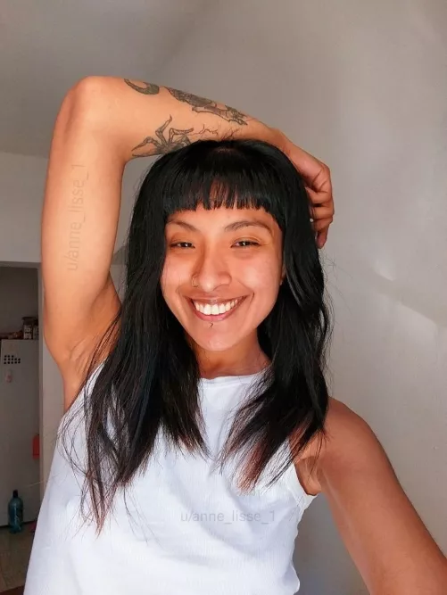 Shaved and sweaty armpits 