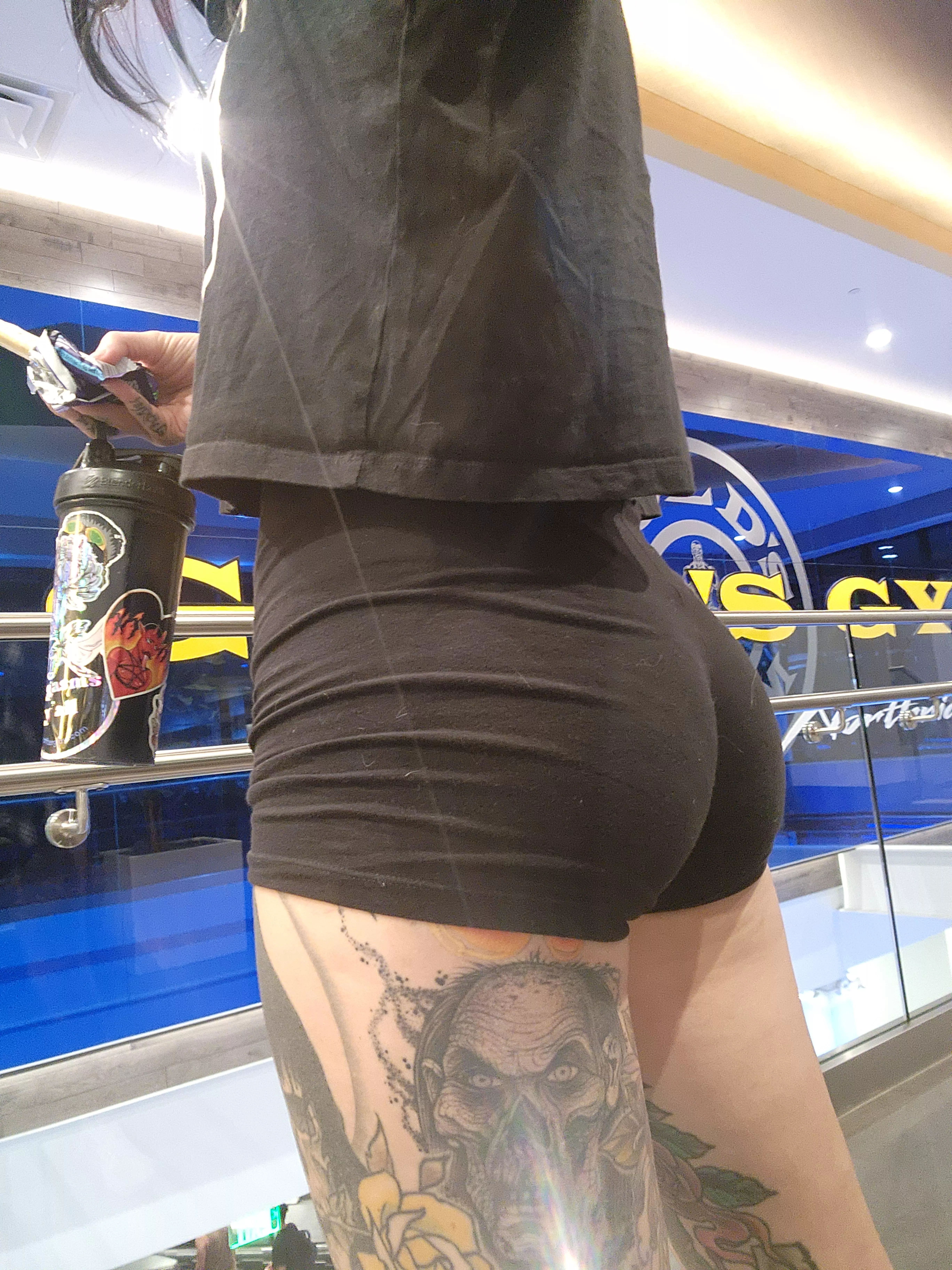 Showing off my little friend. And a bit of ass.