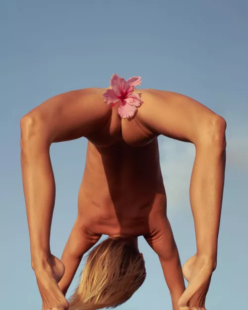 Shows you her flower