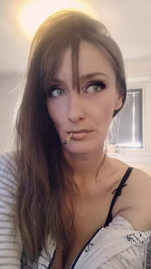 Smoking and a baby dangle . Menu in chat xxx