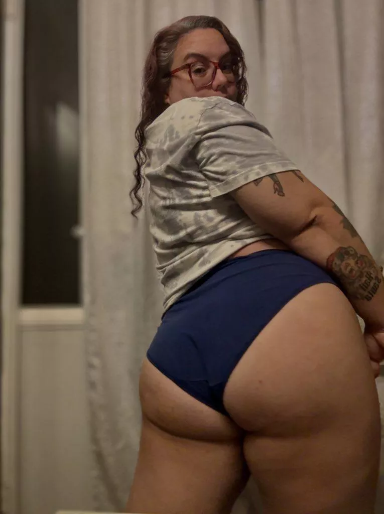 Someone undress me, please. 