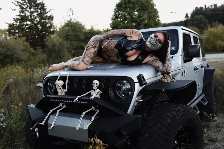 Tatted up and jeeping 