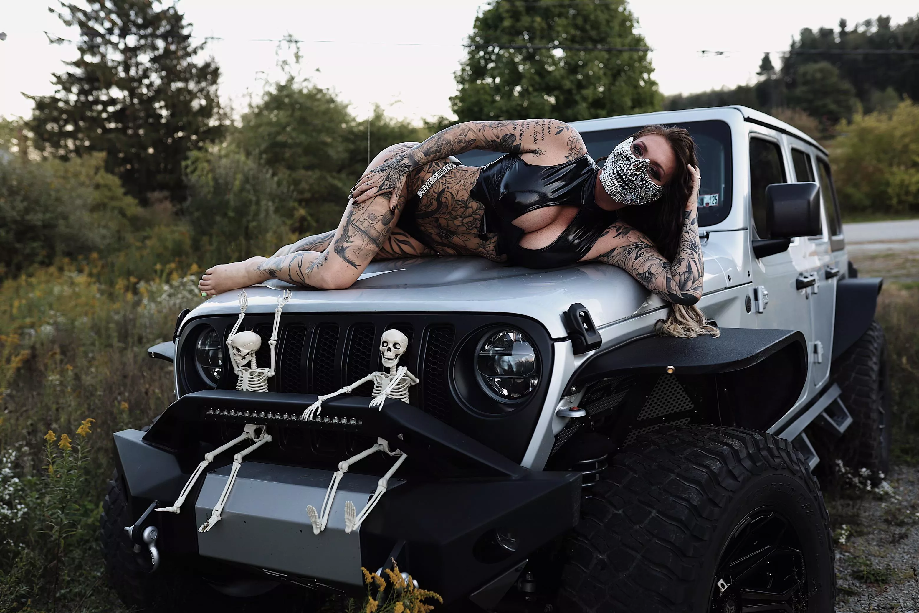 Tatted up and jeeping 