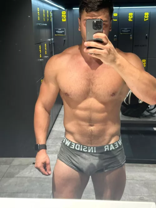 The gym bulge you needed to improve your day