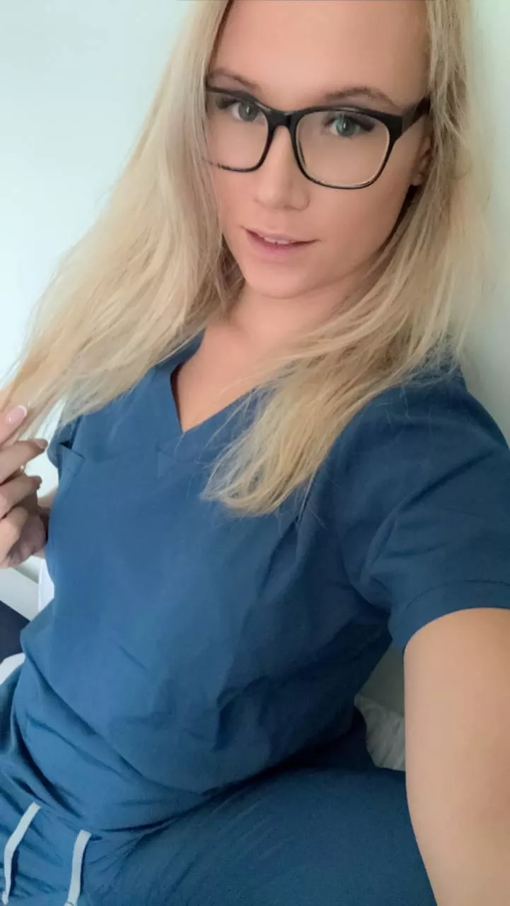 The nextdoor nurse strikes again, hope no one walks in. 