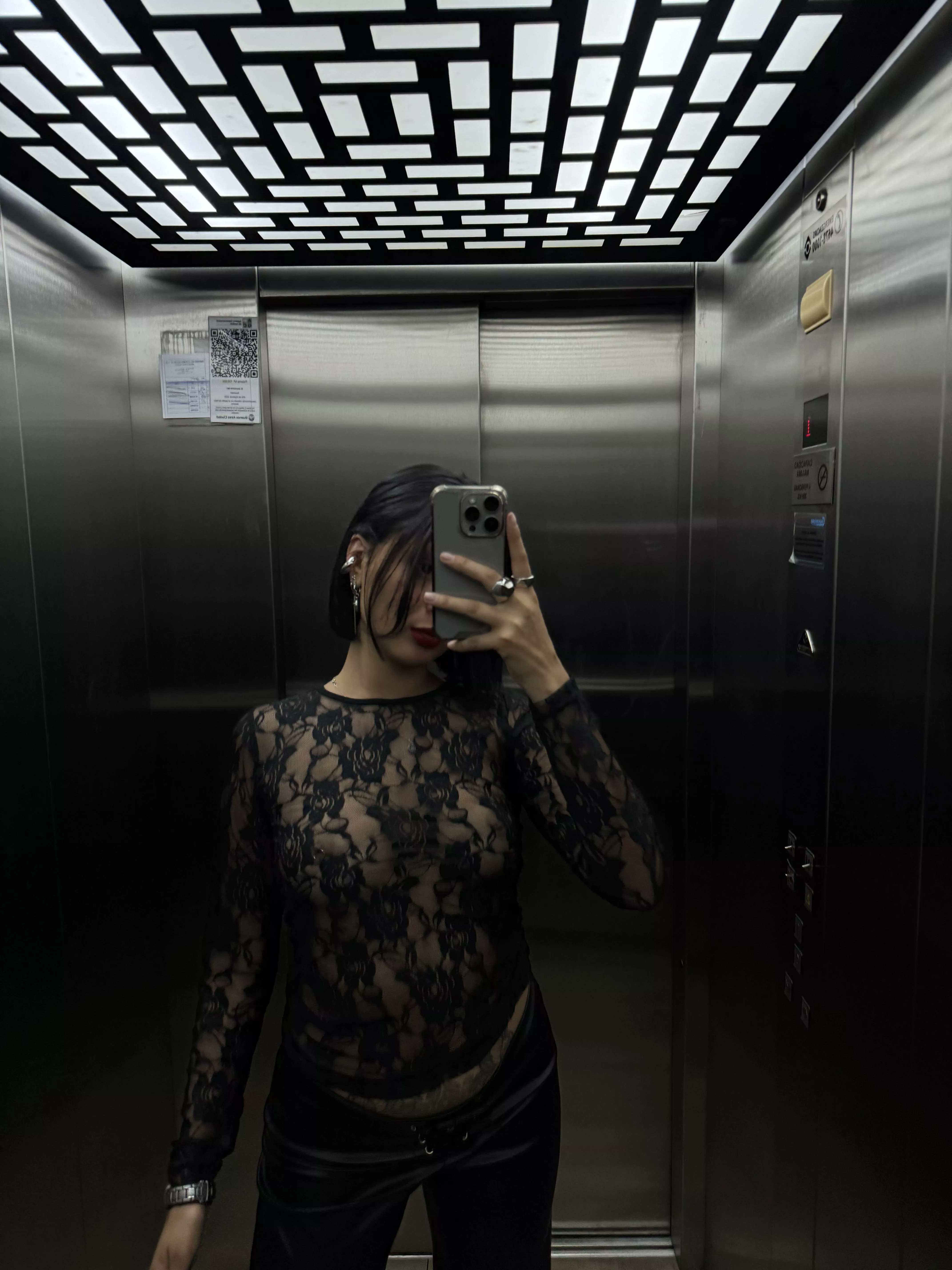 The sexiest and most dominant woman you will see today . If what you have is small I'll humiliate you so hard 