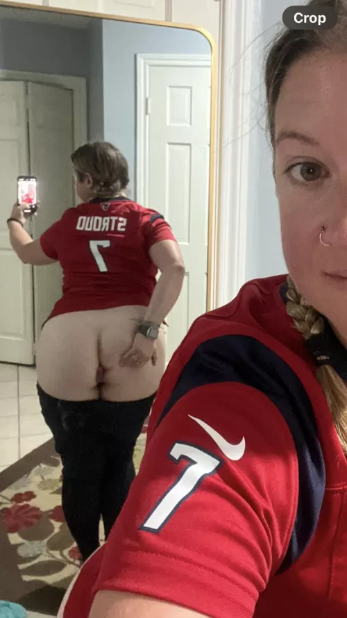 The wife is ready for game day 