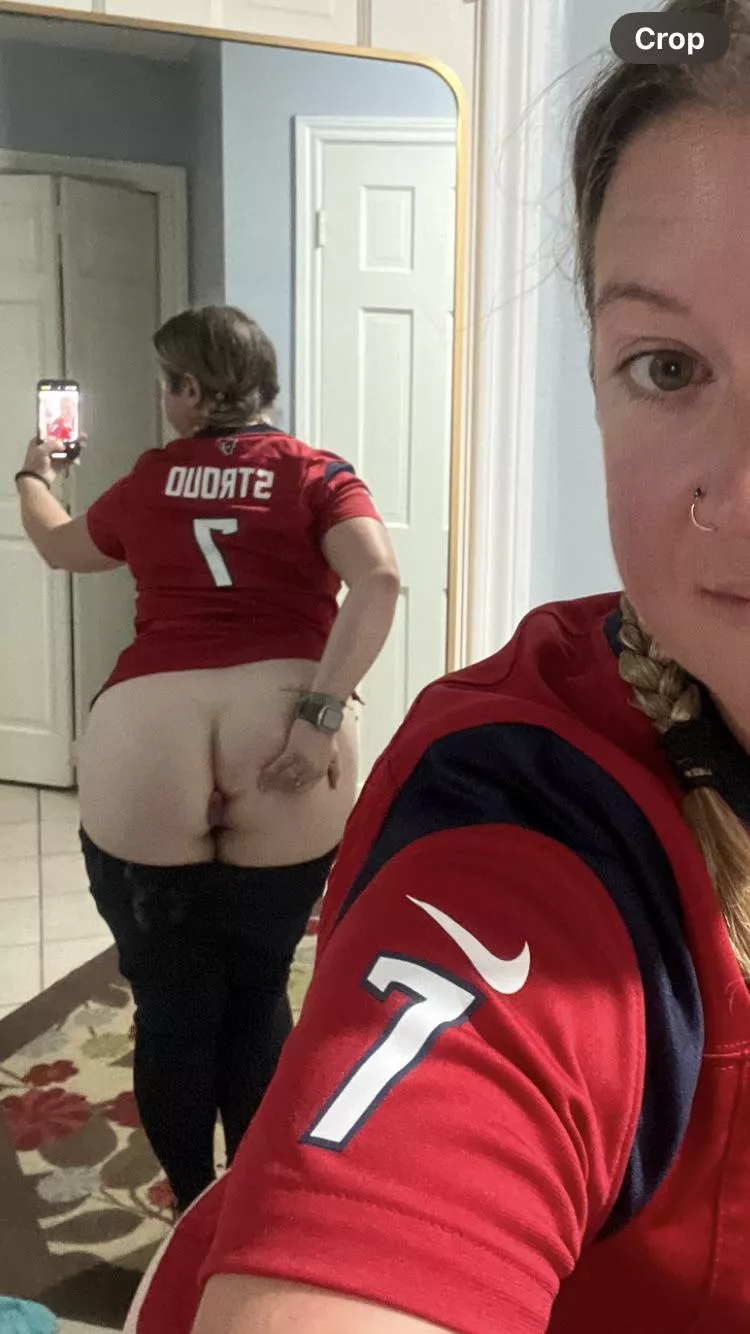 The wife is ready for game day 