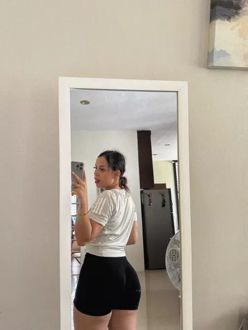 Think you can handle a good girl gone bad? 19F craving an older man who knows how to play and keep the pace