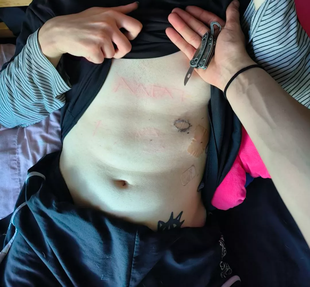 Told my GF I have a knife kink and 20 minutes later this was the result 