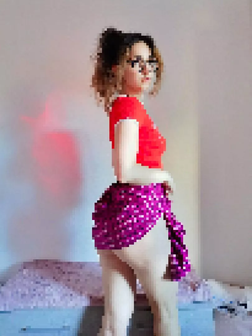 Try to not look at me lifted skirt, I know is hard but you have to train yourself. Don't fail me! Lomeriel - oc 