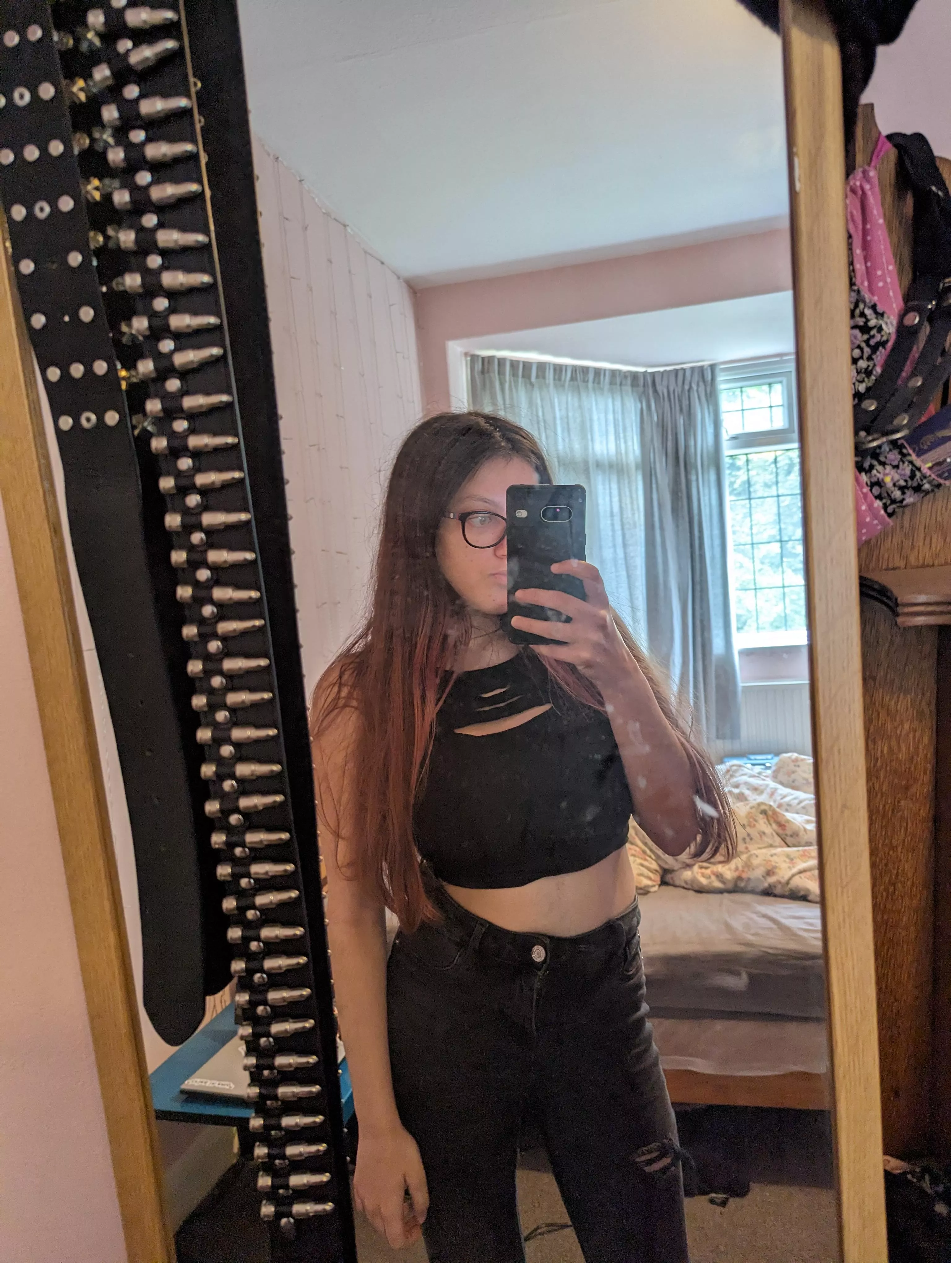 u see me reading my book in a coffee shop all alone, what's ur next move 😈😈😈