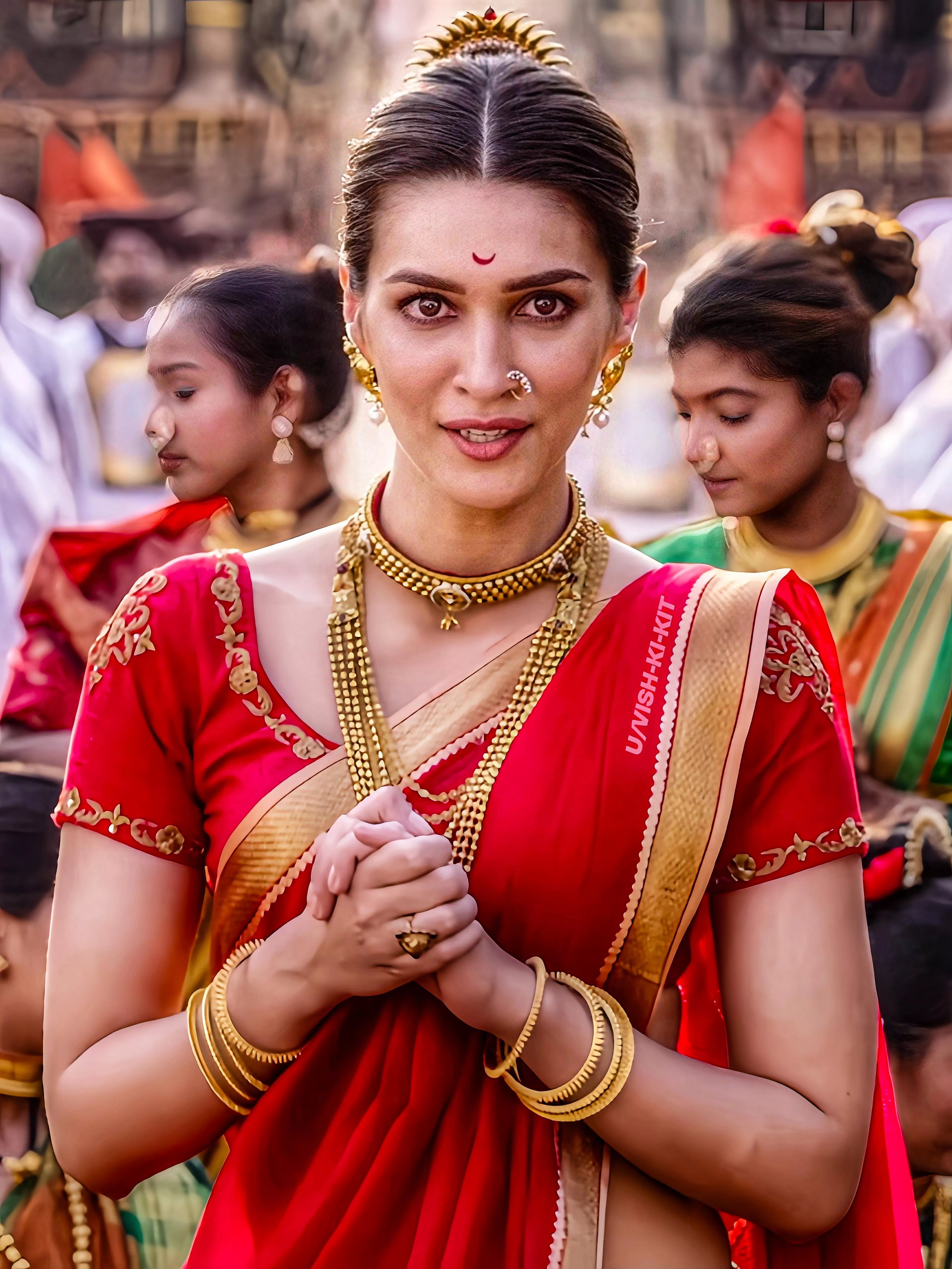 Ufff kriti in saree 🤤👅