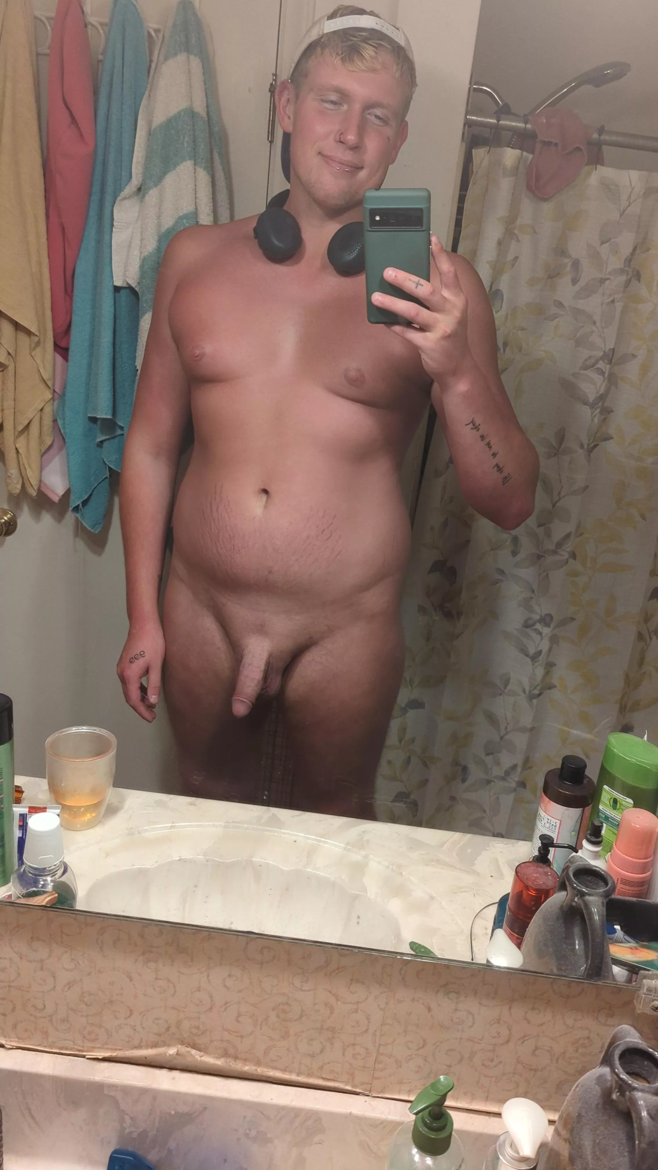 Unedited post workout for you 🫶🏼 6.5x6 fully hard. 26 240lb 6'5. I'll post more if y'all like them 