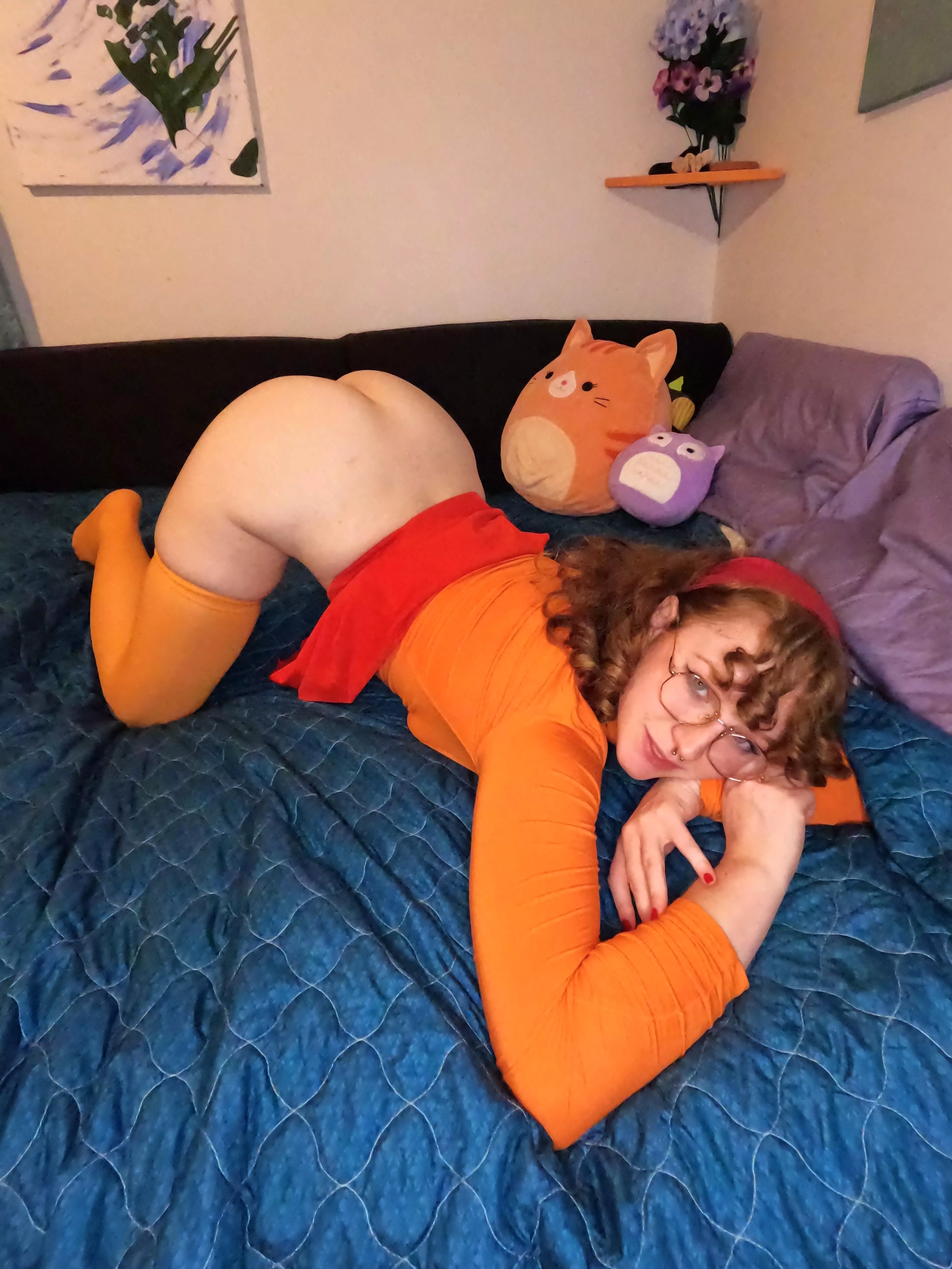 Velma dropped her panties!