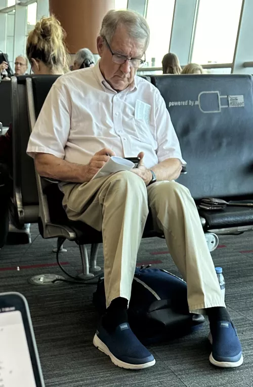 Want: This Dad at Boston Airport