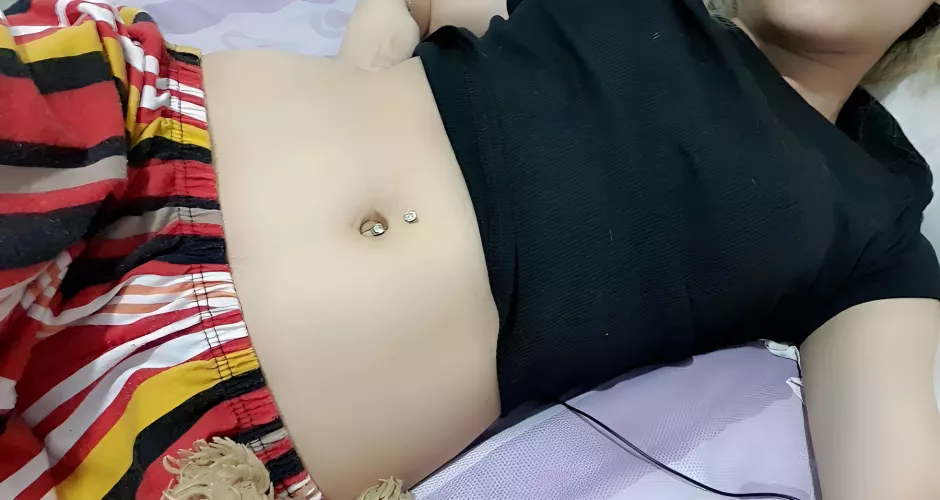 Want yous to admire my belly button ring 💋