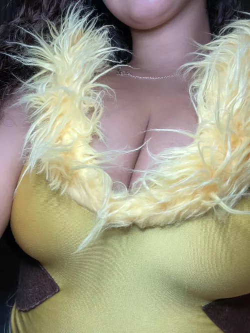 Webcam girl in Philippines shows us one of her hot pics