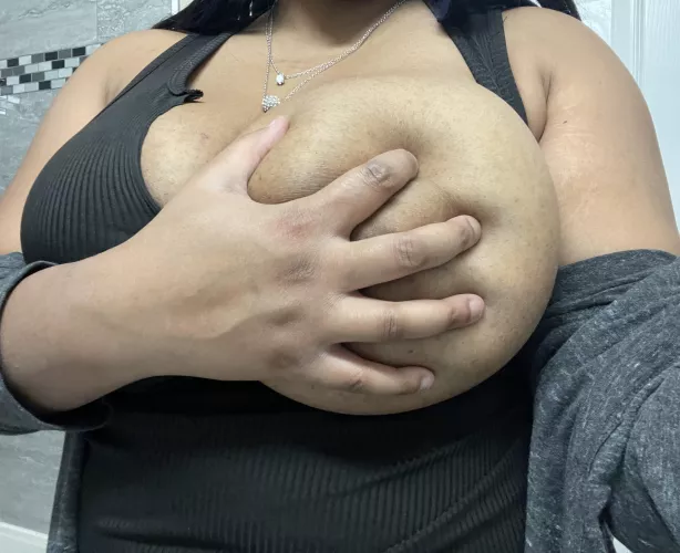 What a handful 🥵🔥