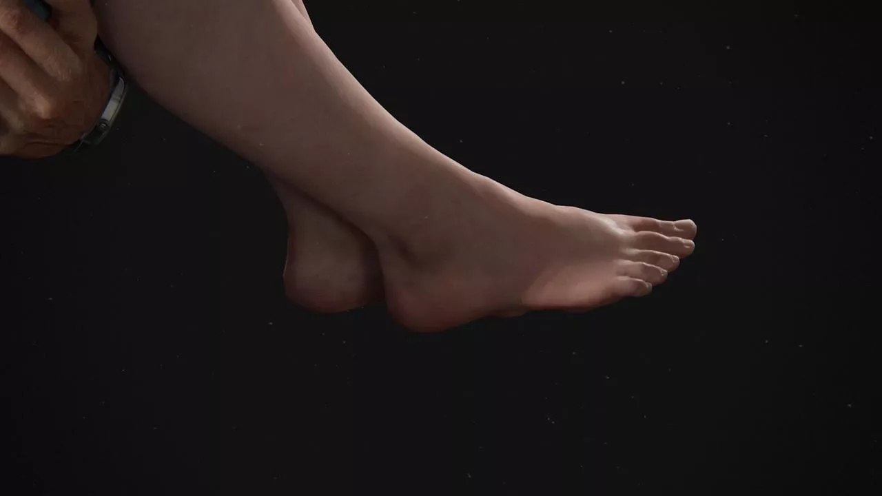 What is the shoe size of ellie ?