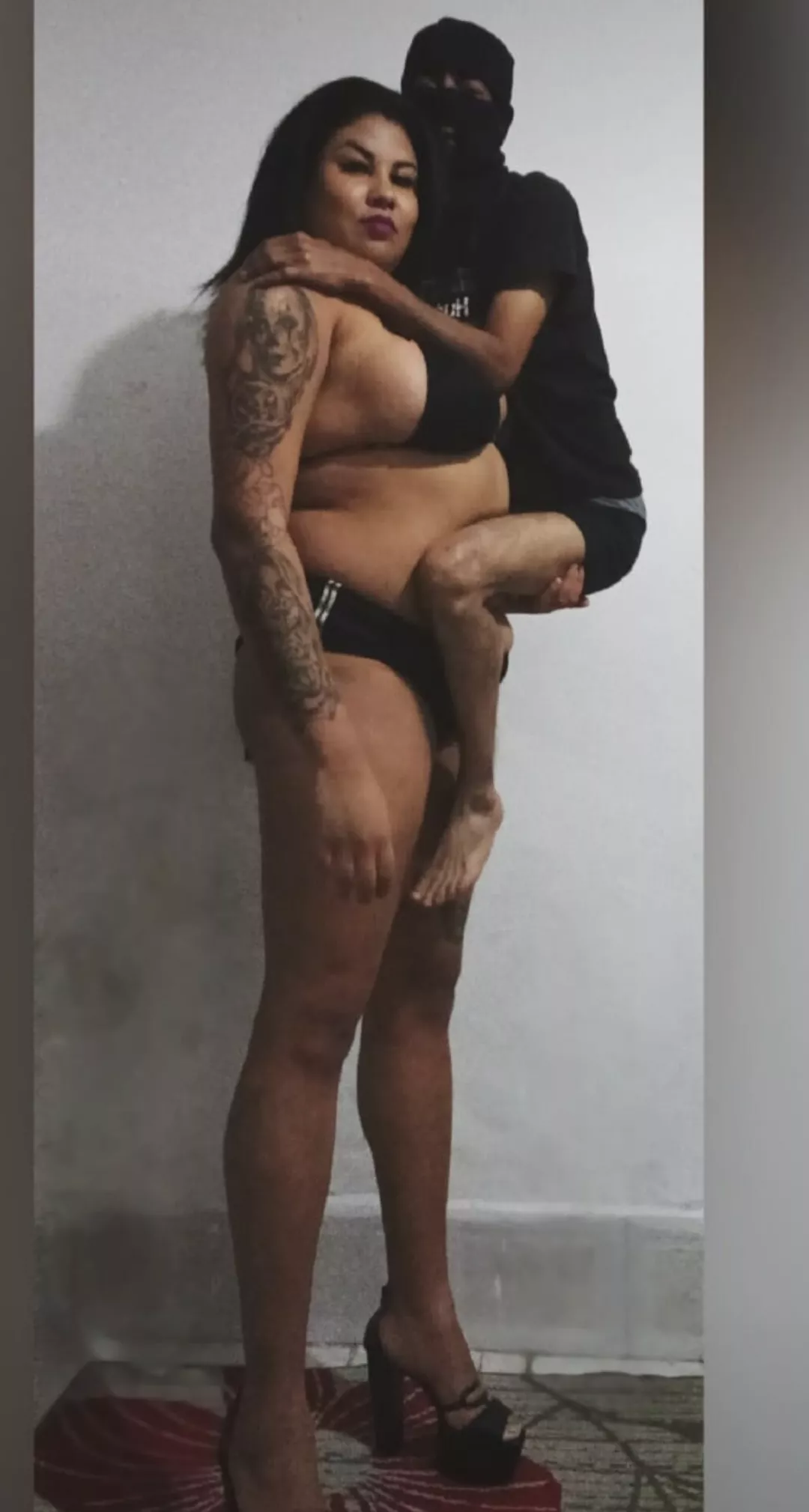 When a 20 year girl is more than thrice the size of a 40 year old man, you know she is one hell of a woman