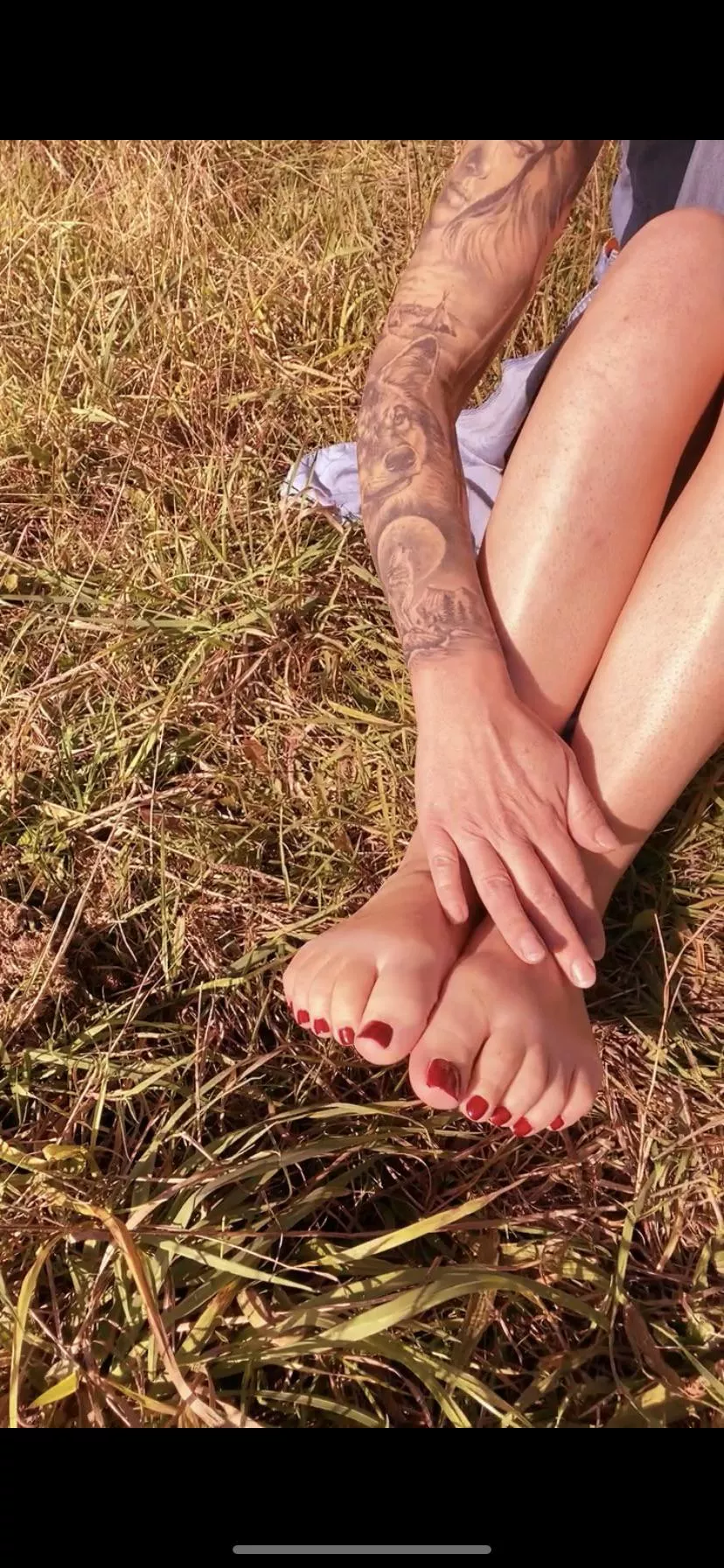Who likes tanned feet? Mine were catching the sun today alongside my freshly painted toes! (oc)
