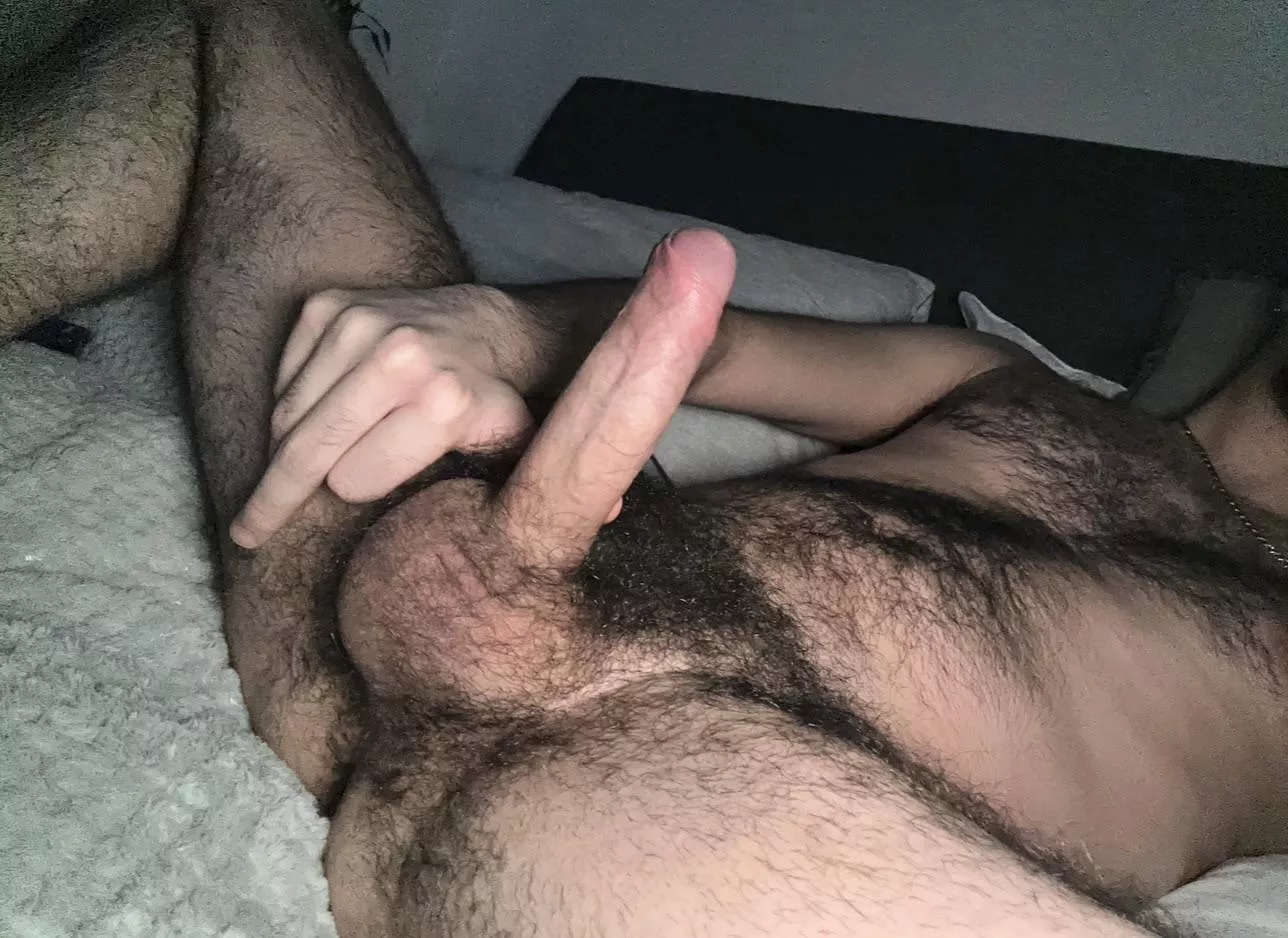 who wants to get lost in my musky manhood?😏