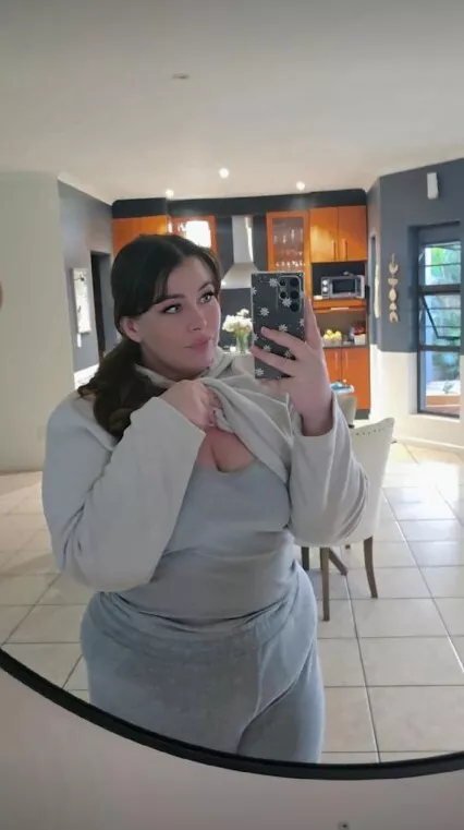 Who wants to play truth or dare? 👀😈