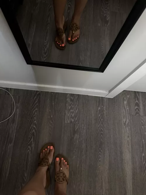 who wears torys better than me?