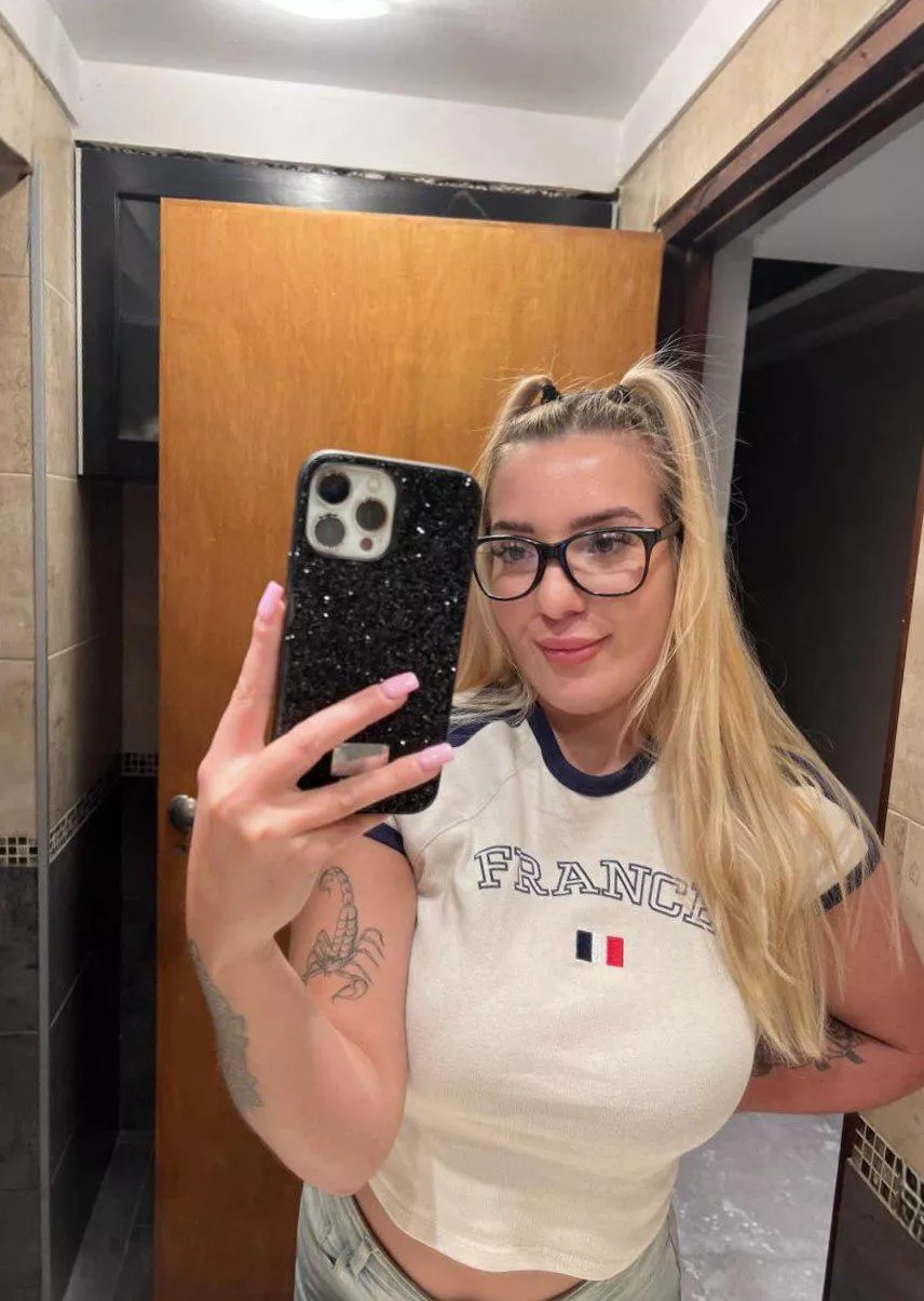 Who’s ready for random fun? 19 F curious to connect