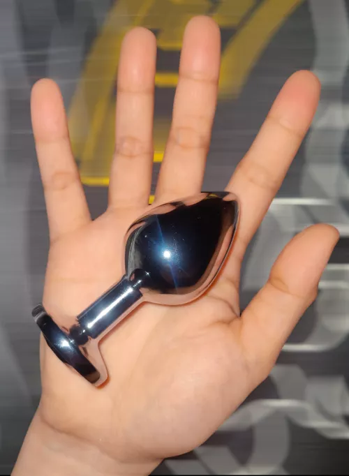 wife's hand and her treat for tonight. 🔥