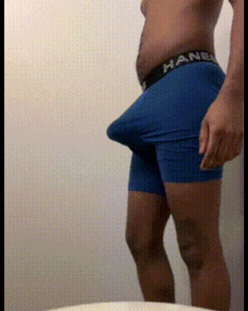 Woke up hard hopefully someone meets me in the restroom at work Age:23