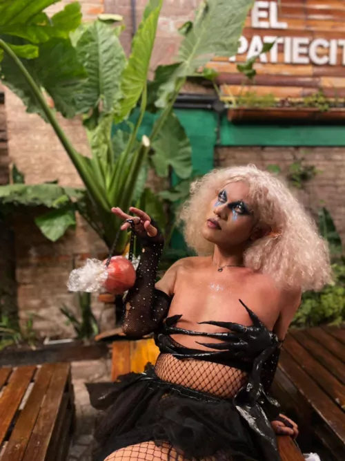 Would you be so lucky to have a piece of this candy 😏🍬