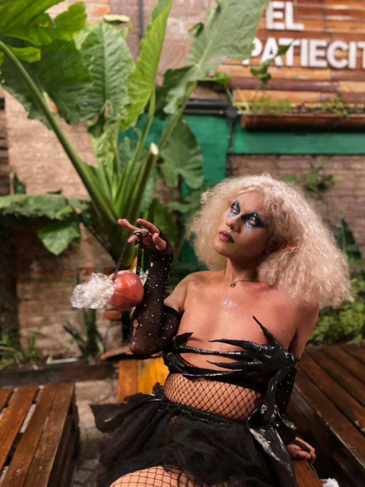 Would you be so lucky to have a piece of this candy 😏🍬