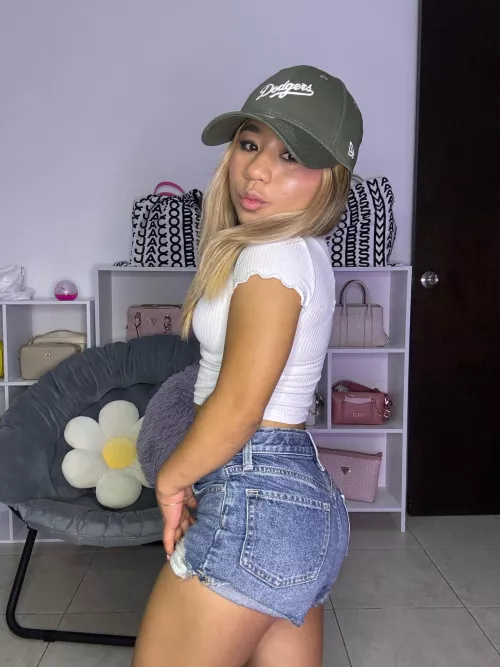 would you get w someone who's 4 feet petite?