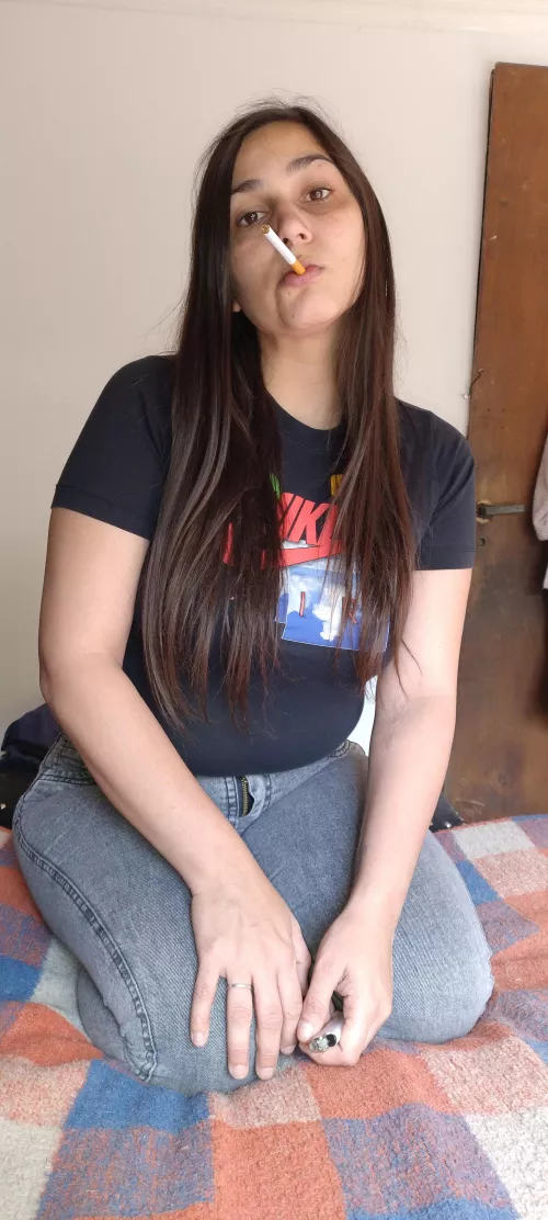 Would you smoke with this brunette milf? 🚬🔥💋