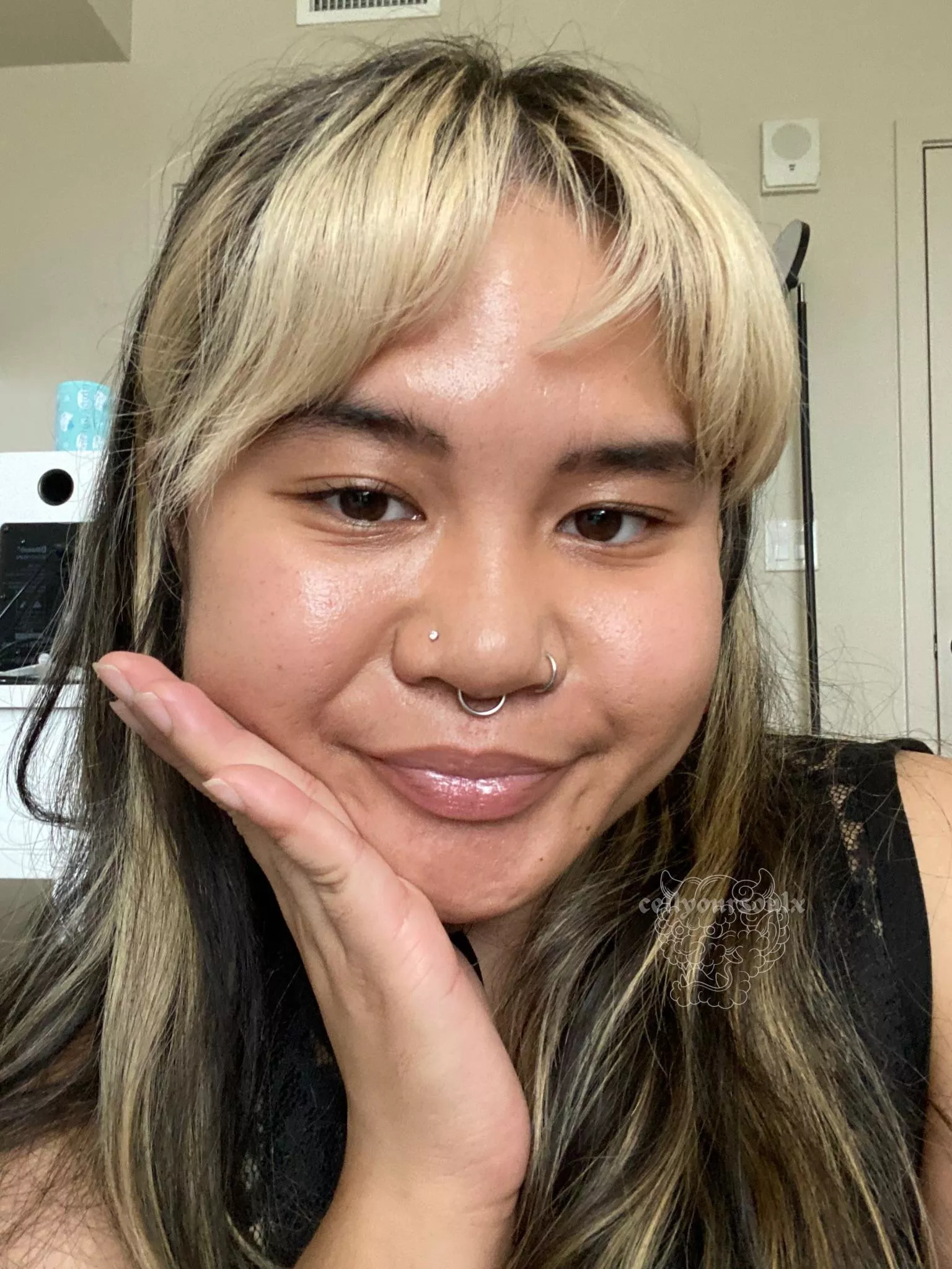 you know what would put a smile on my pretty face? you going shopping on my wishlist :3