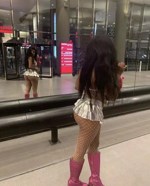 You like my pink boots <3 