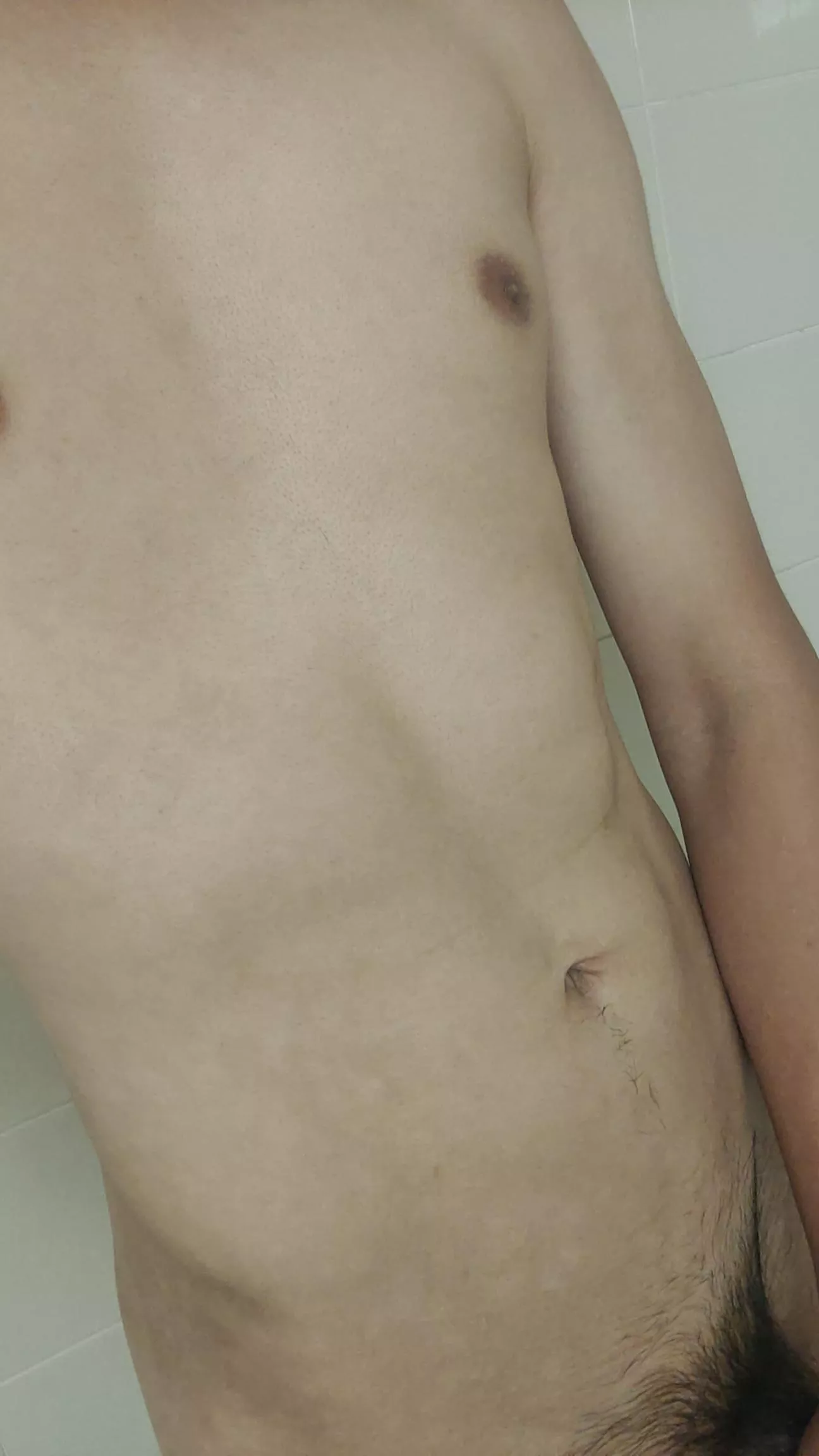 19 bottom in the shower, ass me if you're jacked with abs ;) send abs and flex bicep on add 🥵 @alvin_hc