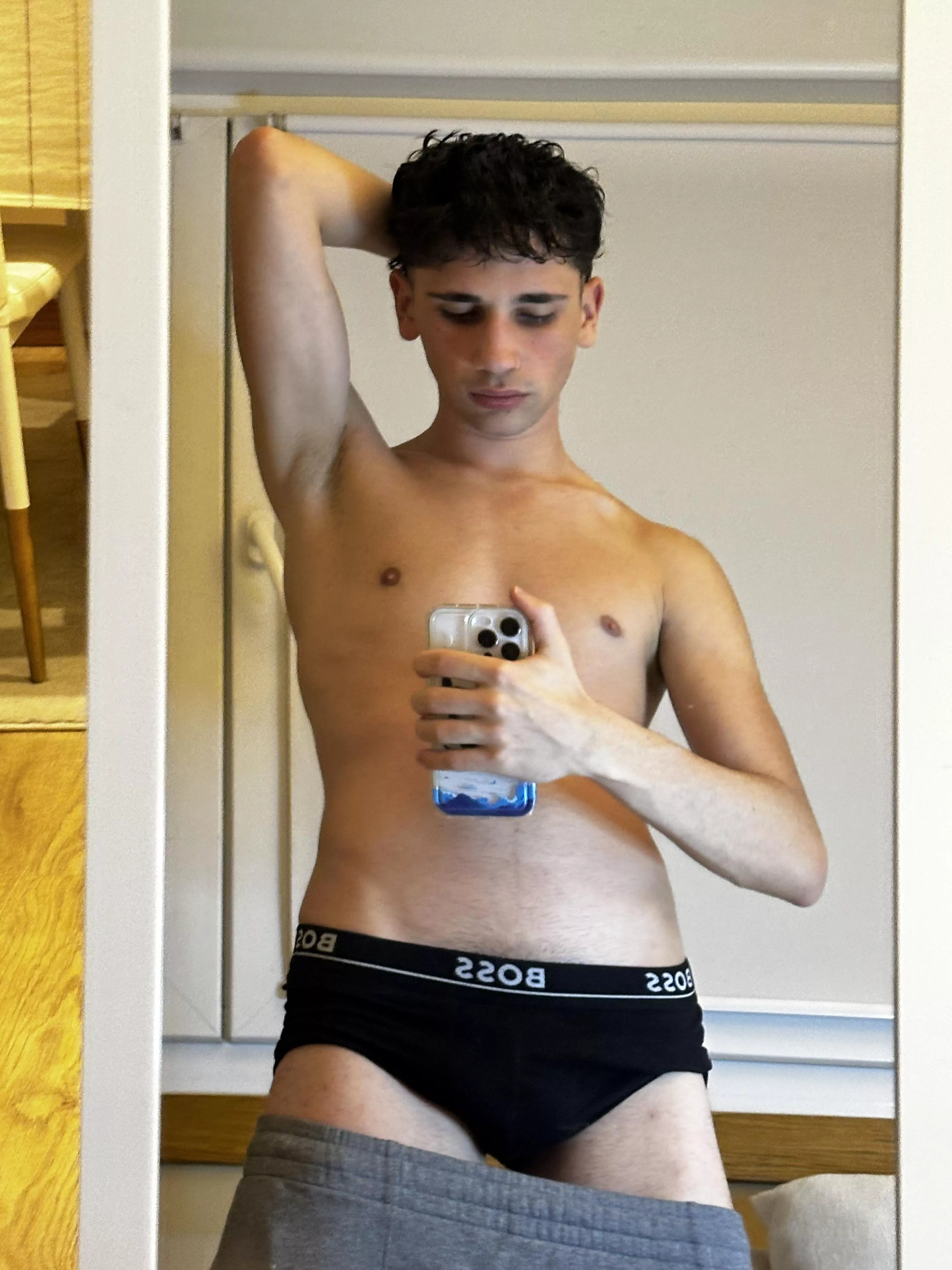 [19] looking for a bottom that love to suck 