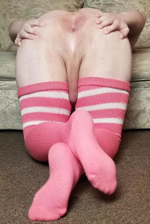 (26) It's so tight... Please change that for your slut 🙈🩷