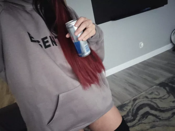 27 [F] im off from work, just chillin' let’s talk and keep it easy