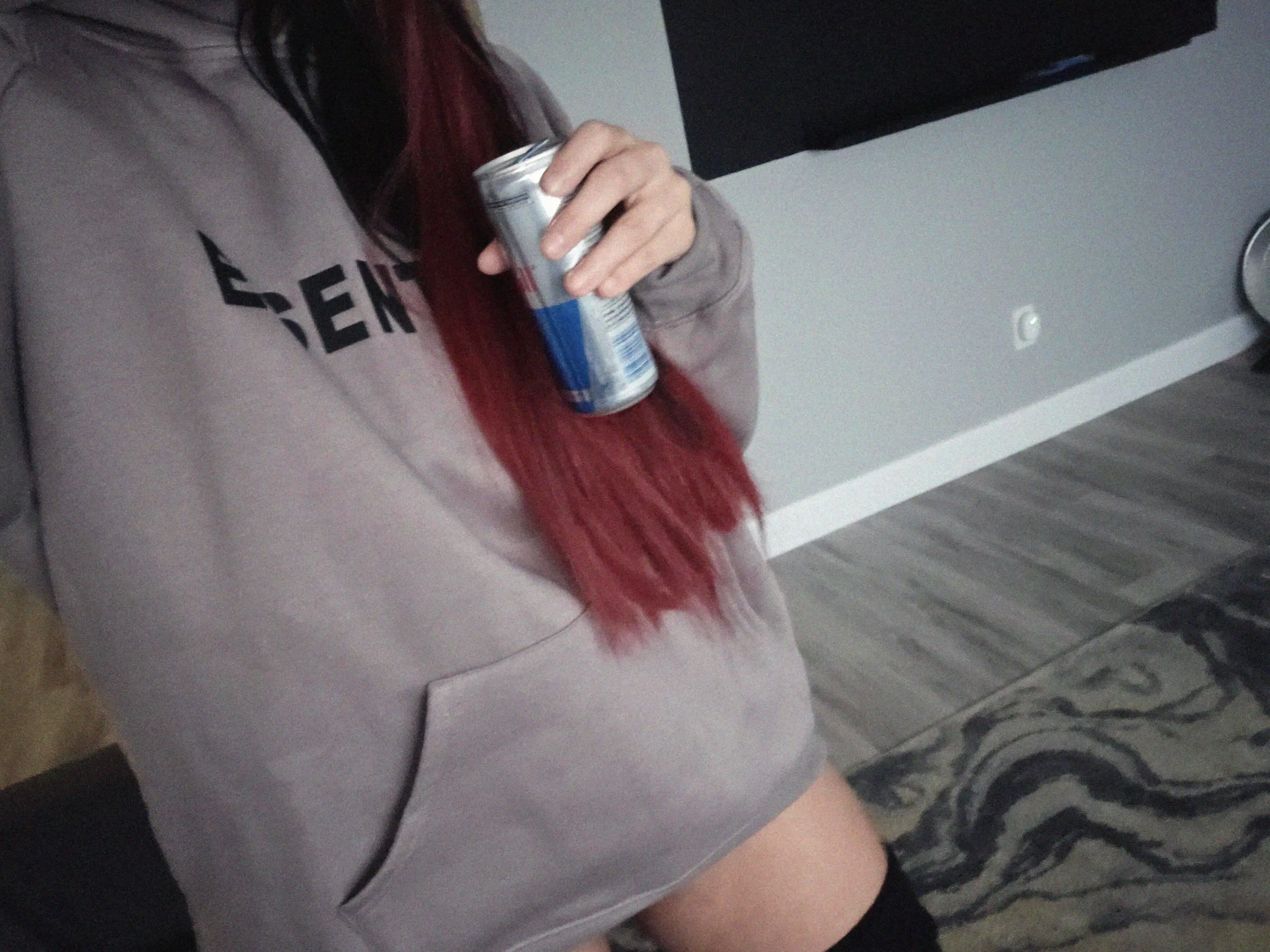 27 [F] im off from work, just chillin' let’s talk and keep it easy